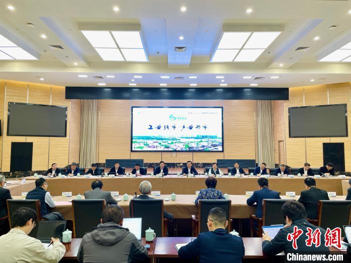 “親清半月談”新鄉(xiāng)賢專場現(xiàn)場?！埍?攝